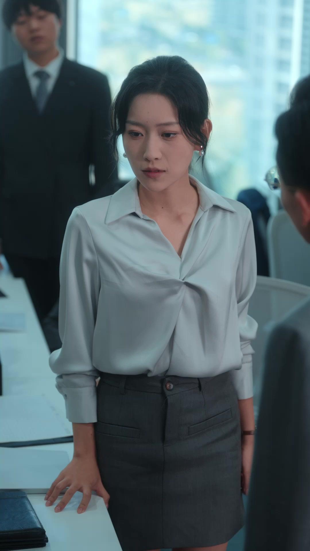 Satu Atap, Dua Kisah Cinta