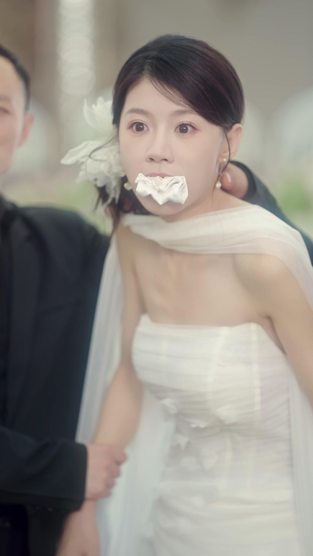 SON ÉPOUSE DES CHAMPS