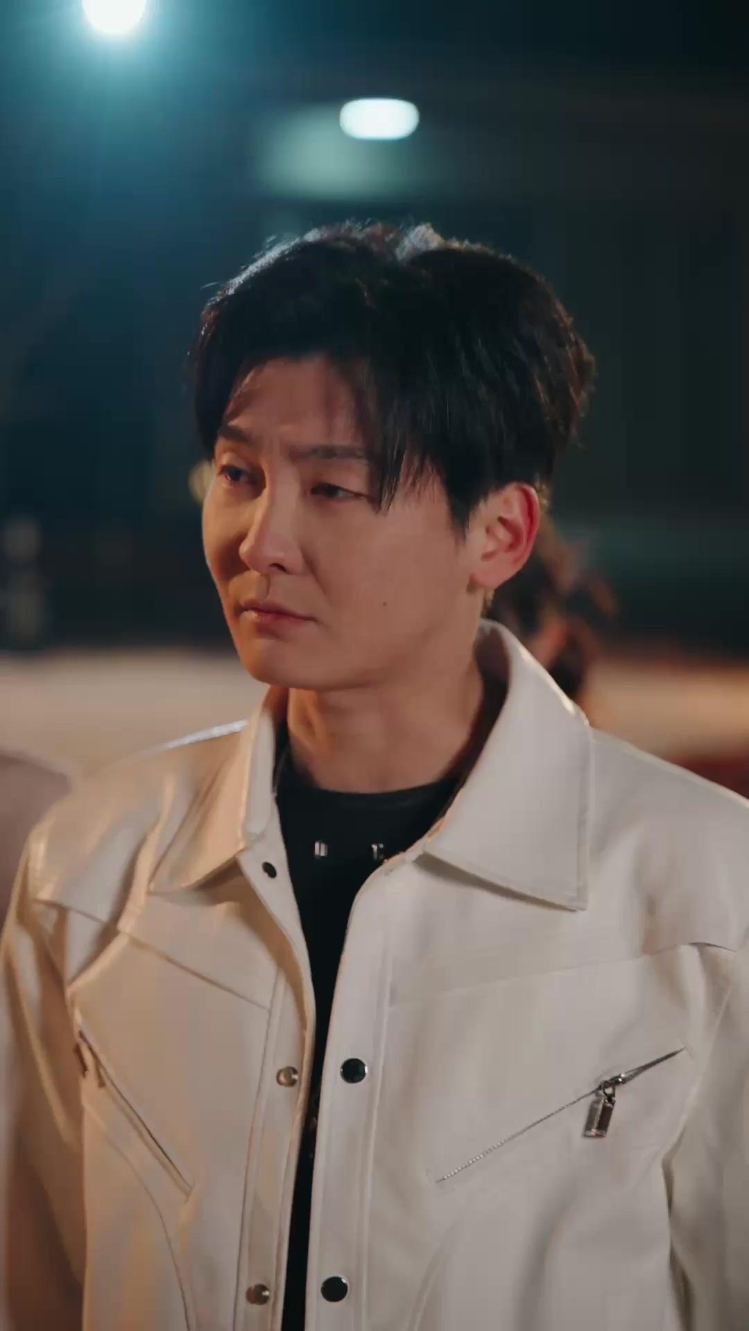 OMG! The "Gold-Digger" is a Warrior Queen!