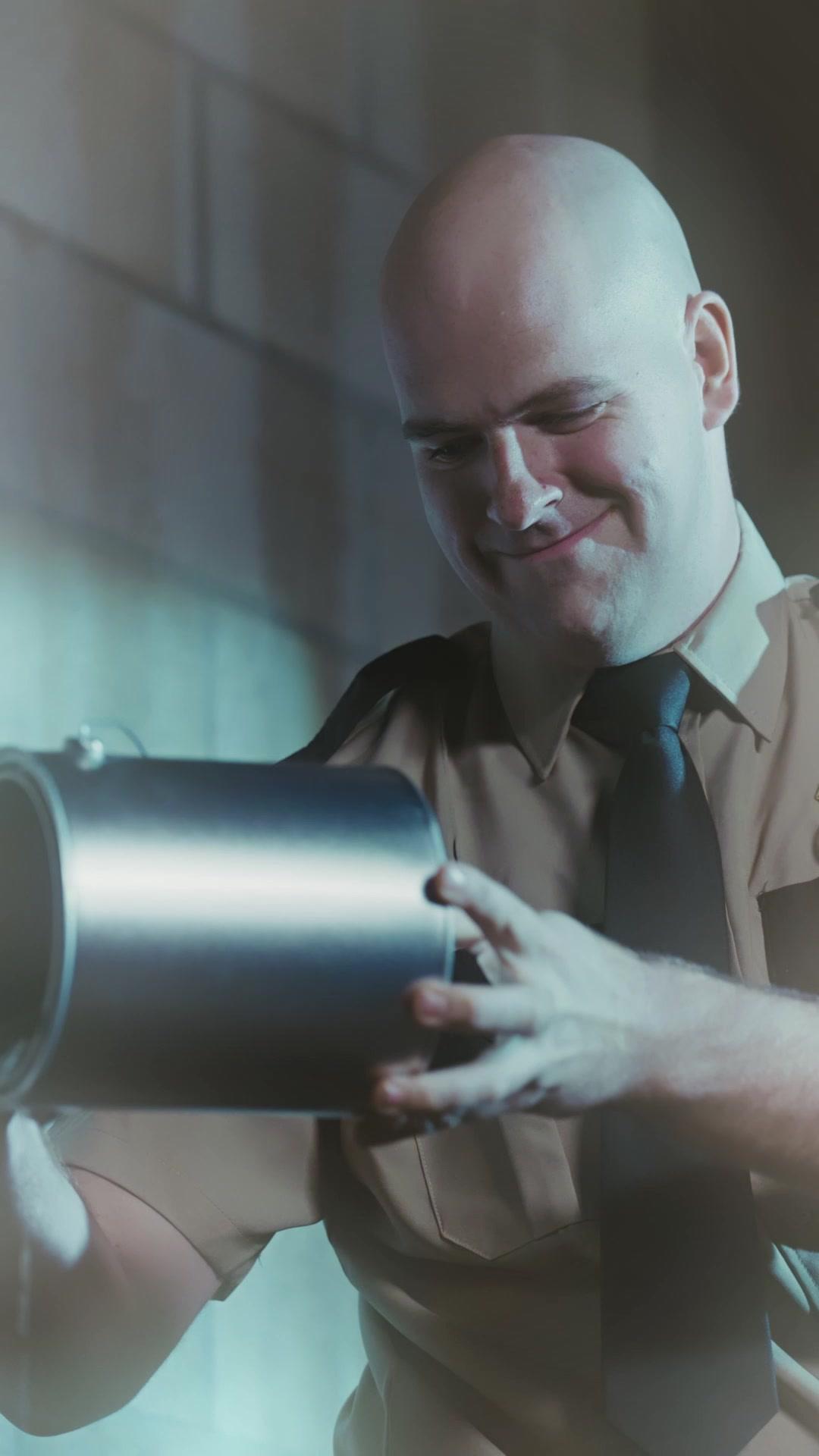 A Impostora nos Braços dos Meus Três Tios