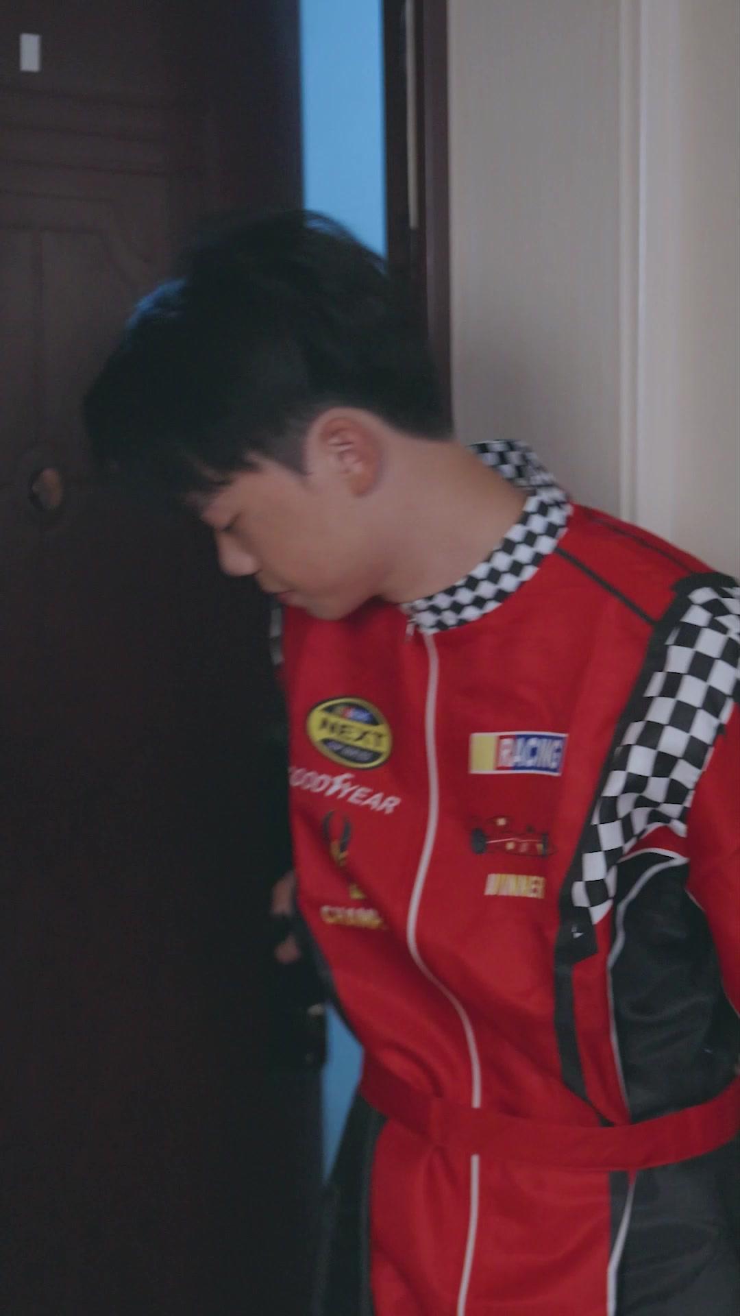 Kidding? That Washer Guy's a Racing PRO!  