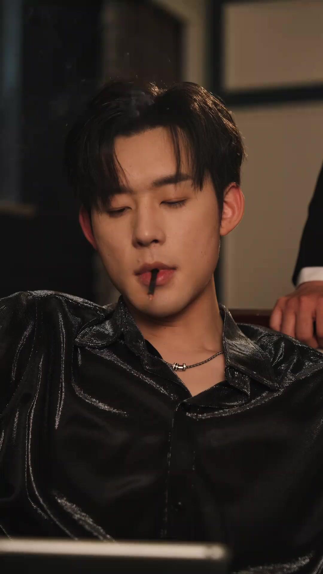 闇を背負いし彼女