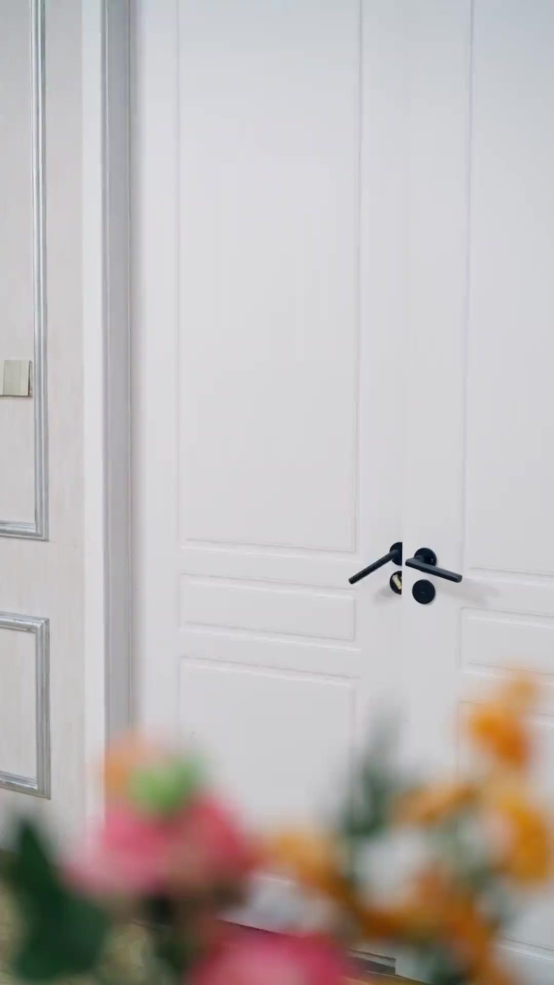 Spegne il Fuoco, Ma Brucia Me