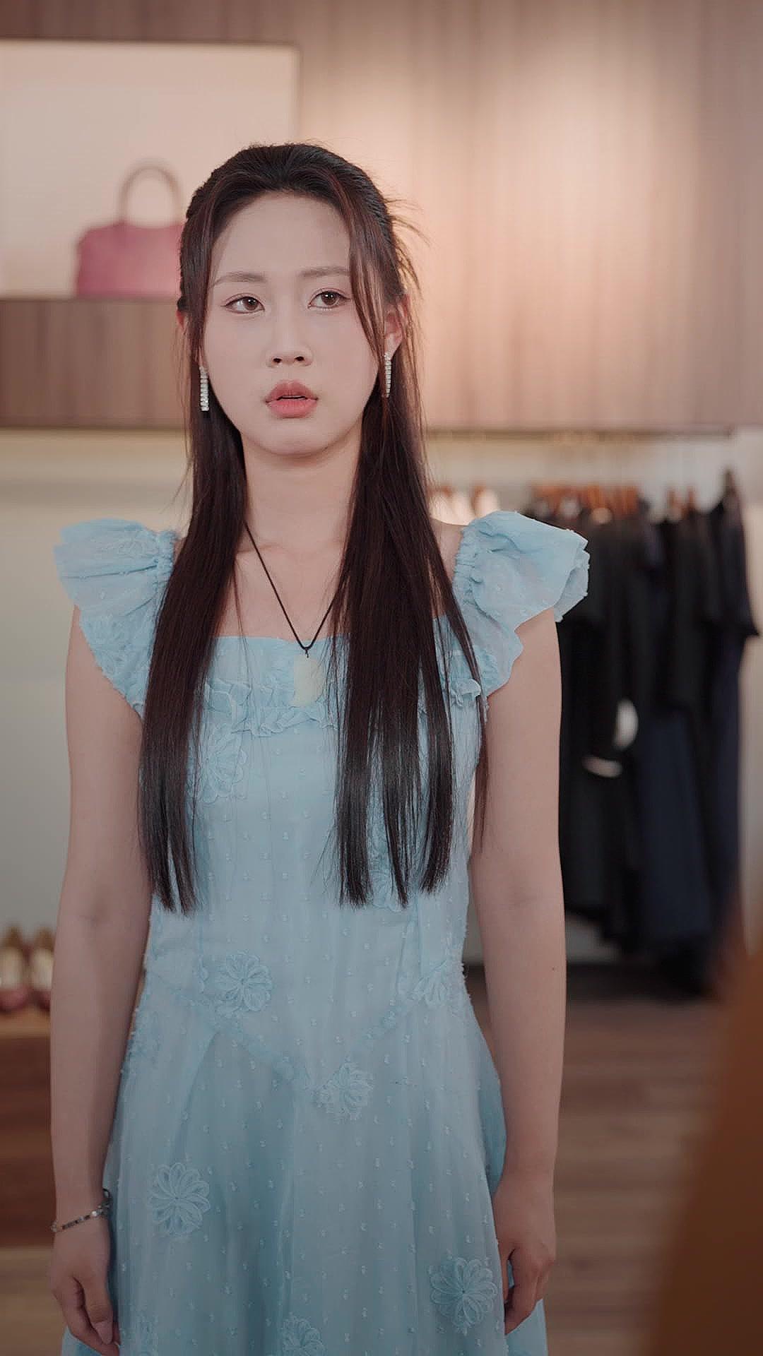 Mawar Di Tapak Tangan - Terlalu Menggoda