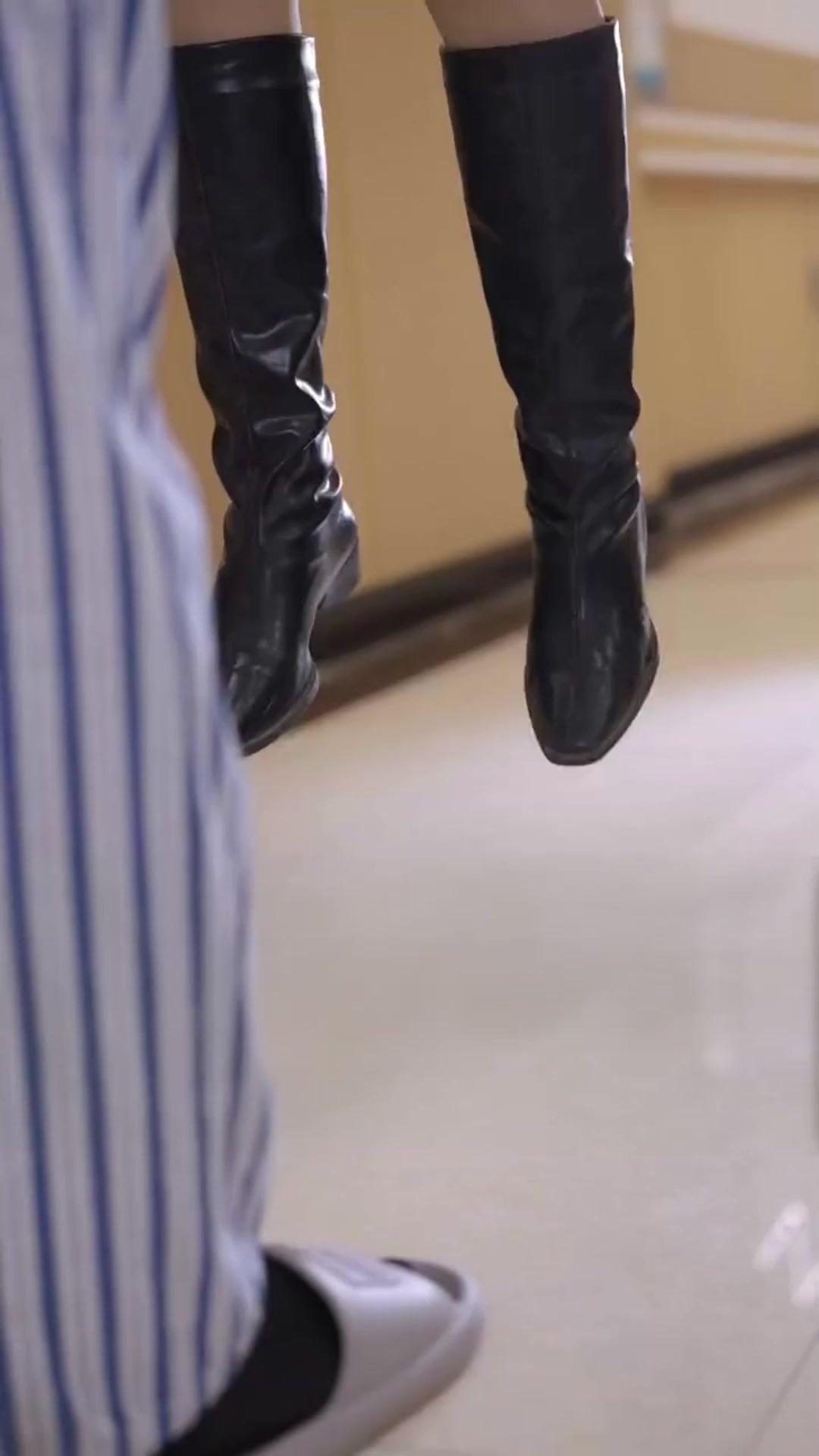 I Saved My Crime Lord Ex... Now What?