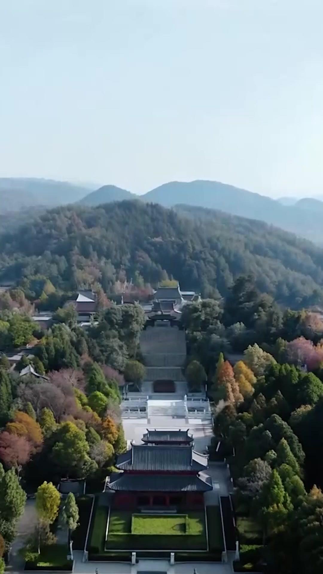 Pedang Patah Menantang Langit