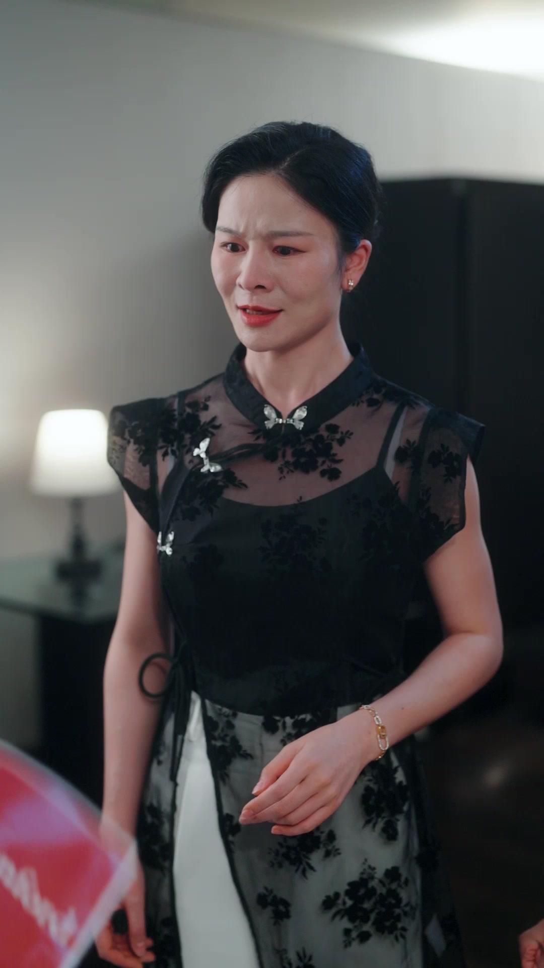 Kenari Di Dahan Tertinggi