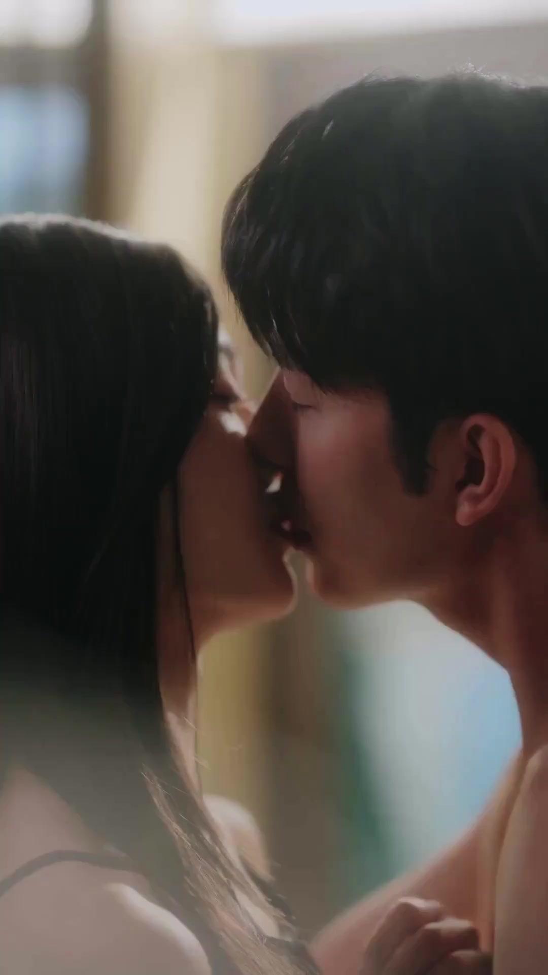 (Dubbed)Ex is Back? My Husband Says No Way!