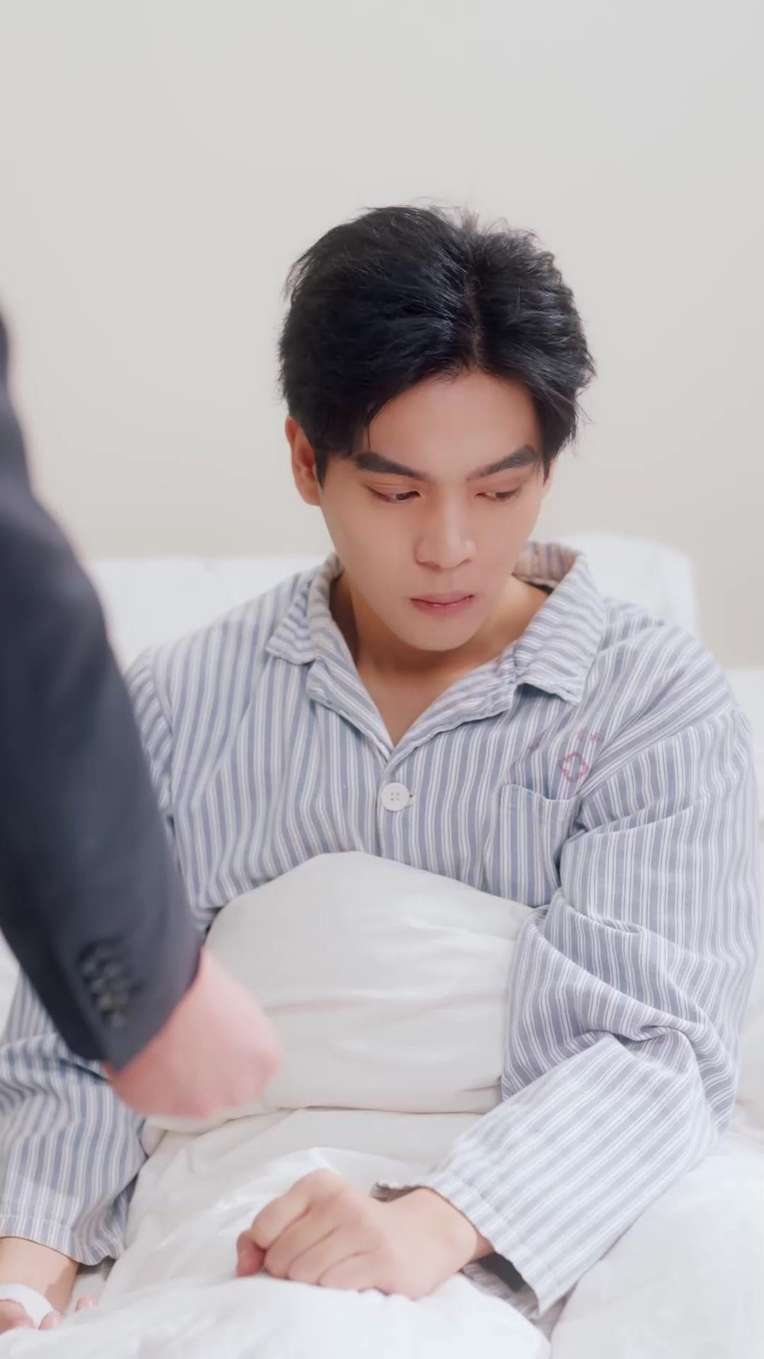 Air Mata di Balik Topeng Bisu