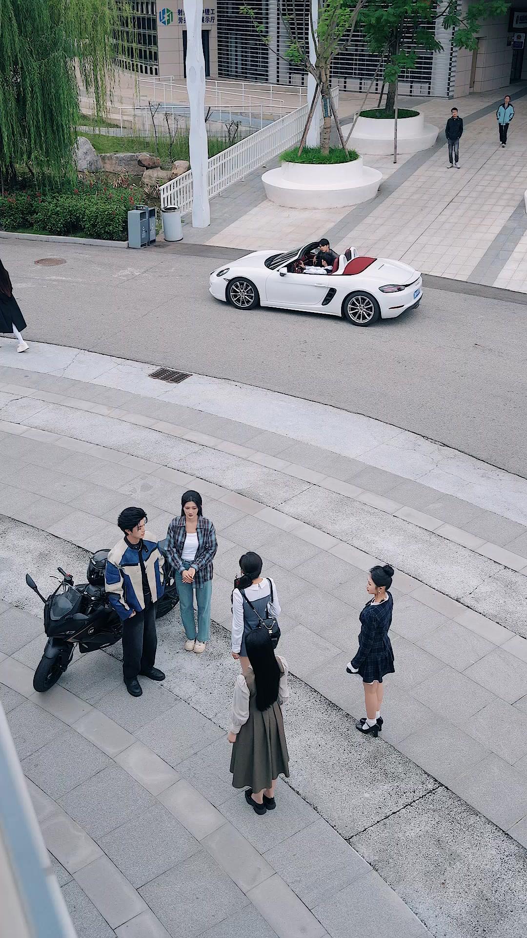 LA PAUVRE DEVIENT REINE