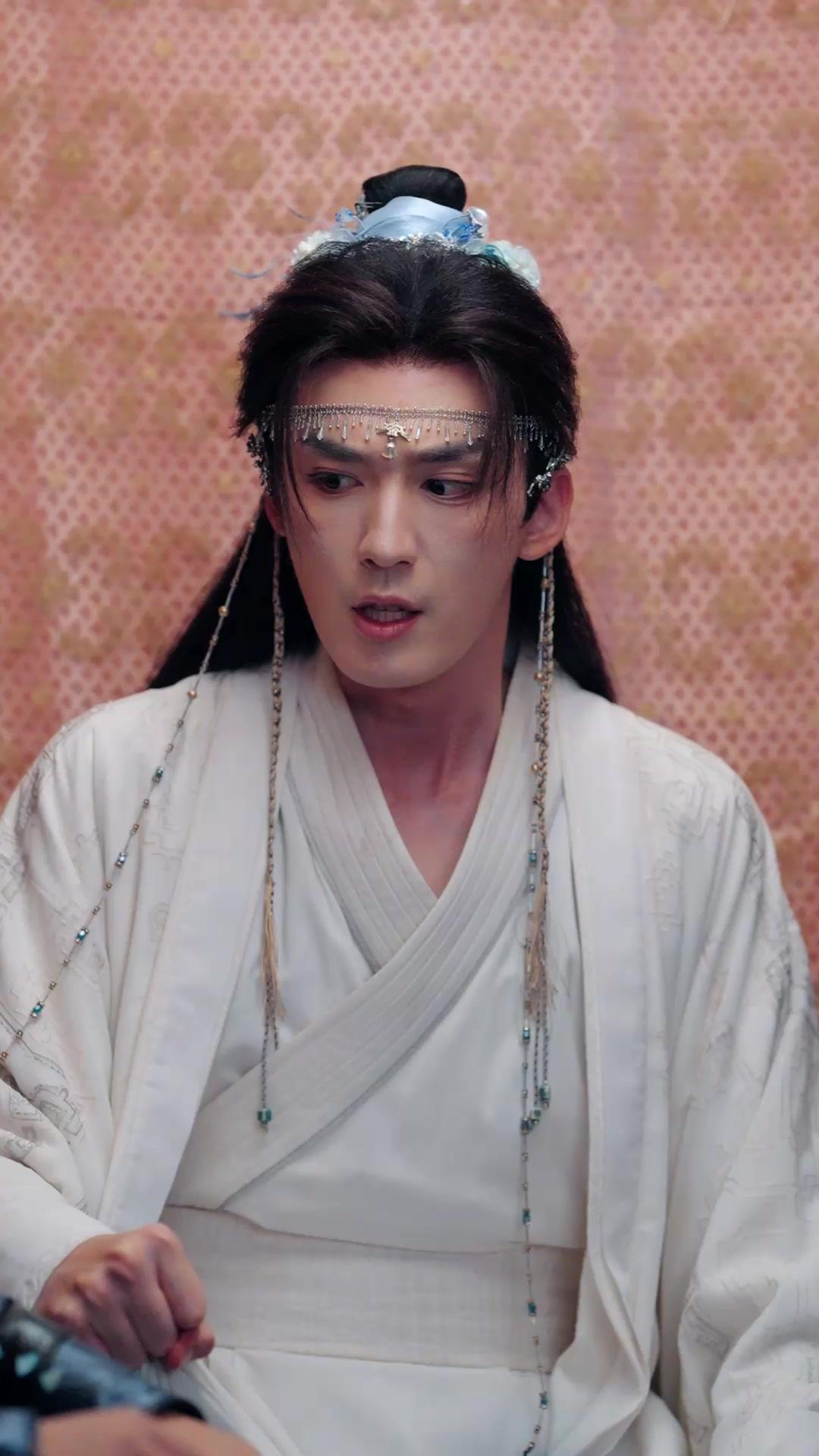 SOUS L'ENNEMIE, VERS L'AMOUR