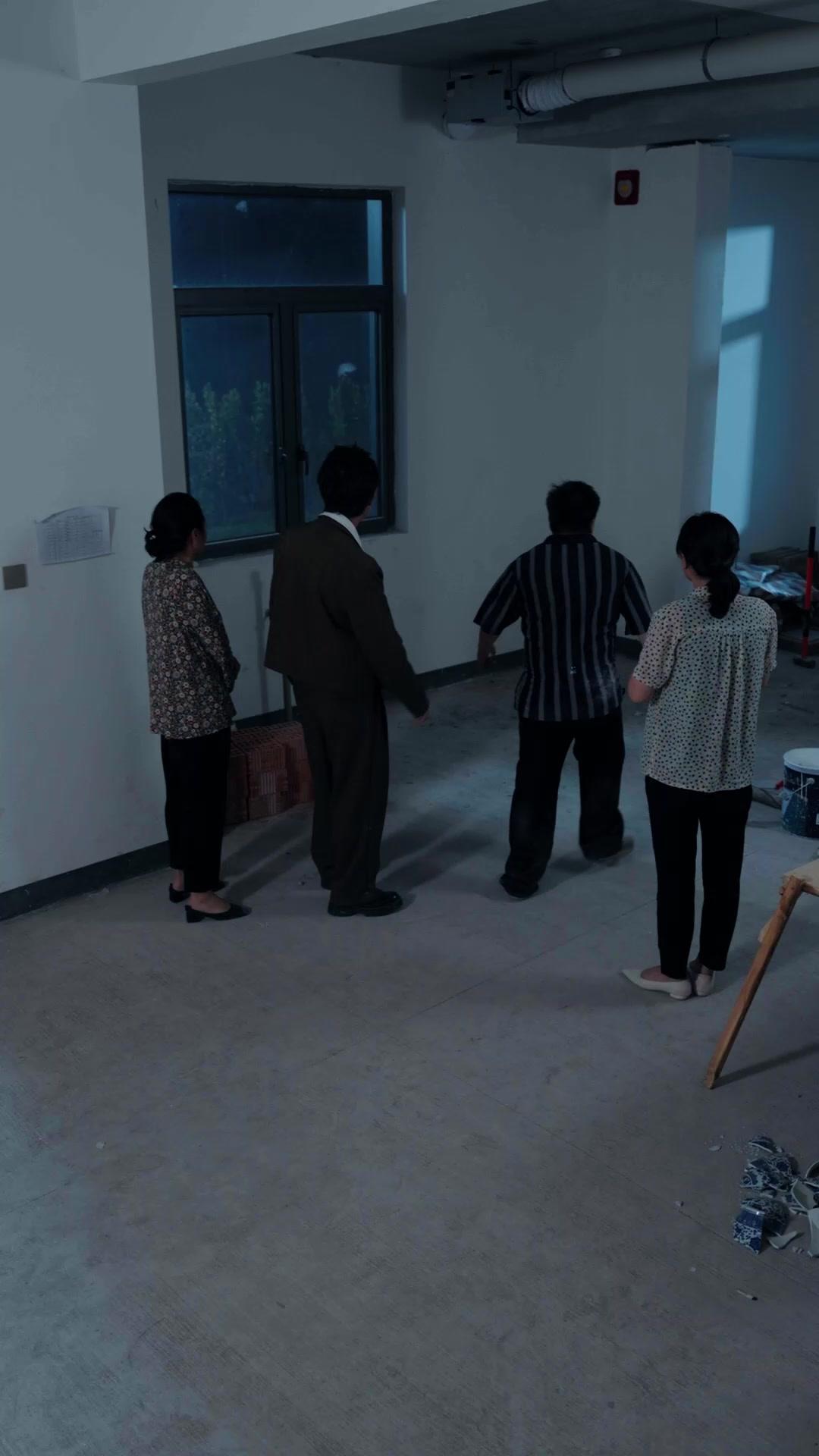 Phoenix Man vs. Billionaire Queen: Downfall