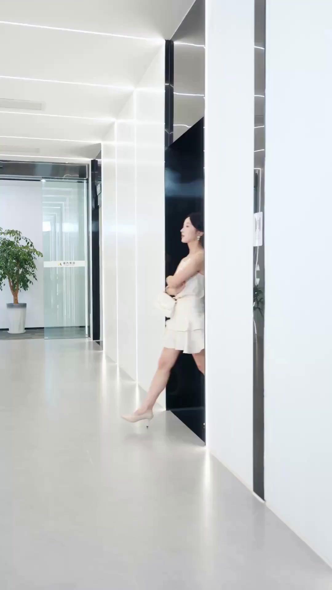 (Dubbed) Ms. CEO vs. Mr. Trash Husband 2.0