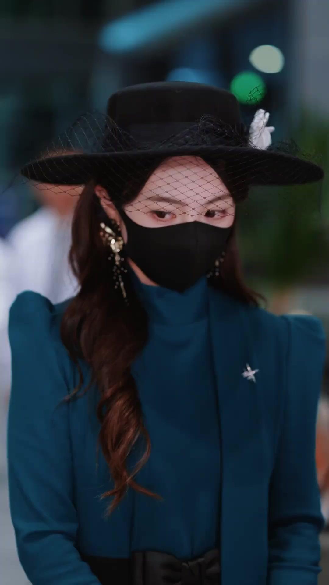 잡히지 않는 그녀