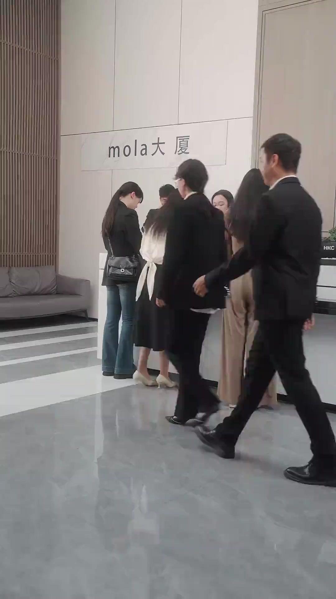 UNE FAMILLE TROP TARD