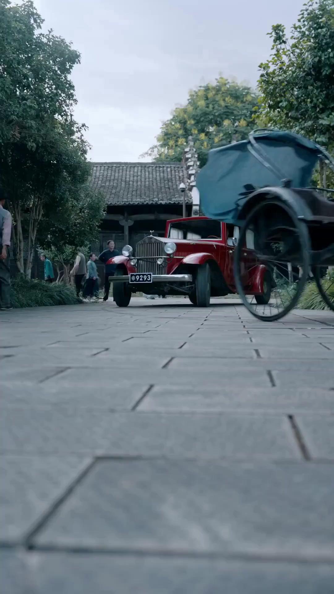 (مدبلج) حين ينهض الظل