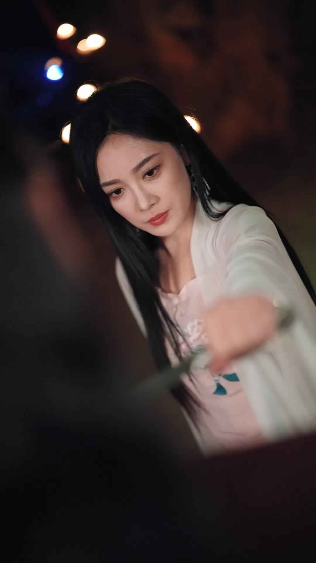 FLEUR DÉCHUE, ÂME EN COLÈRE