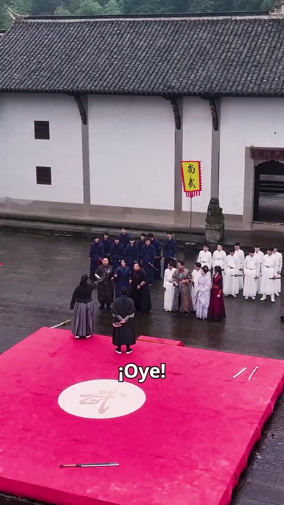 (Doblado) El mundo al filo del cuchillo