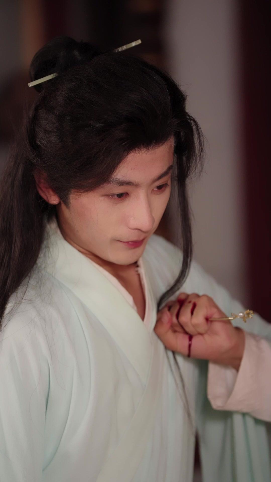 Bangkit Kembali, Menolak Jadi Istri Baik