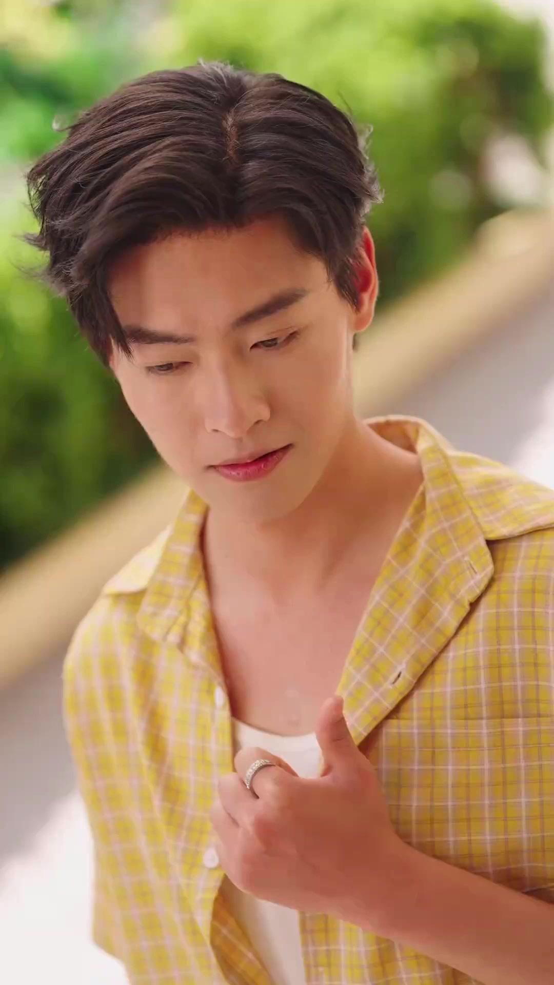 Mantan Dewa Perang: Diincar Wanita Cantik