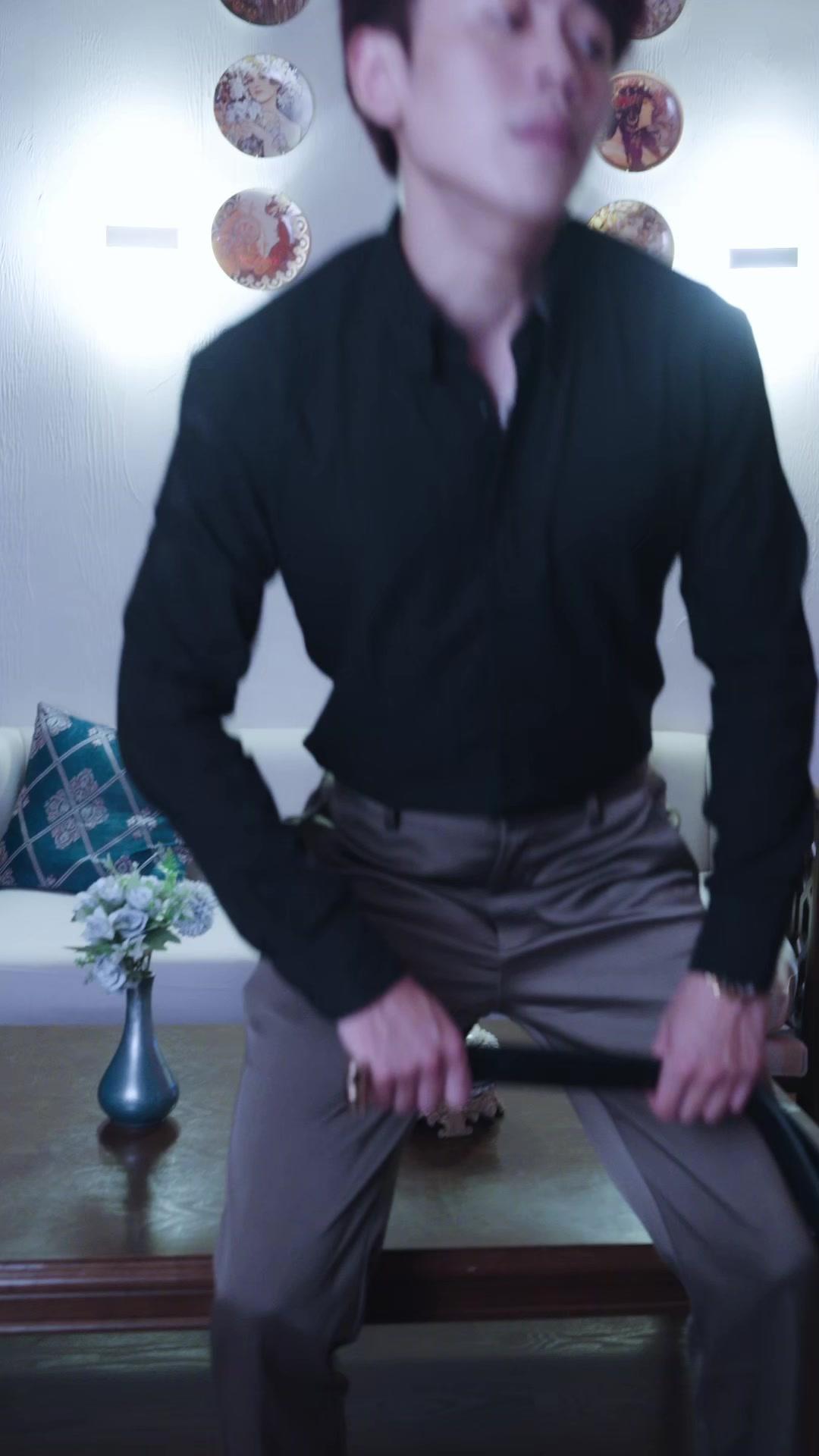 NOUVEAU VISAGE, VIEILLE RANCUNE