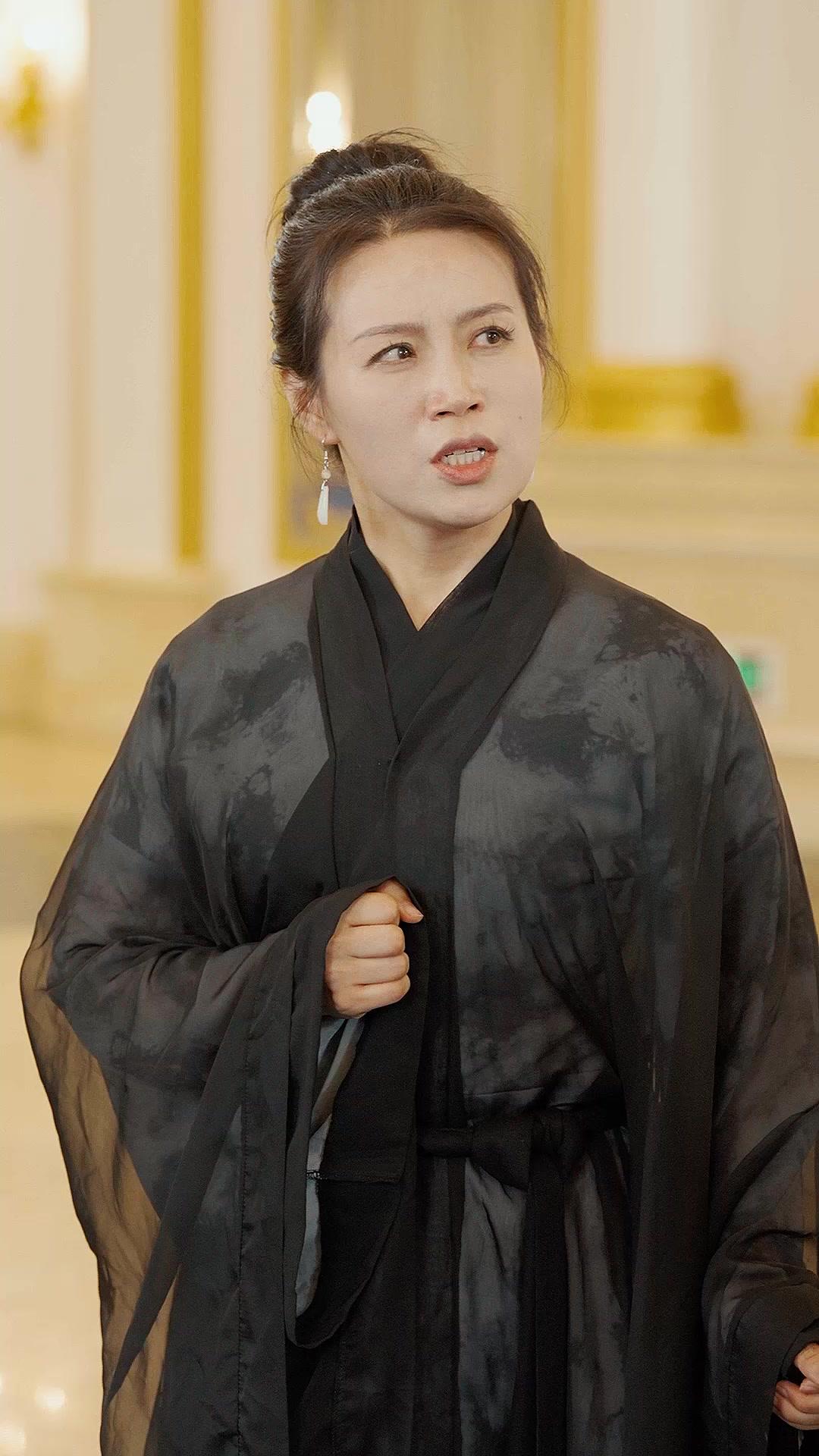  Satpam Yang Punya 3 Tunangan Cantik 