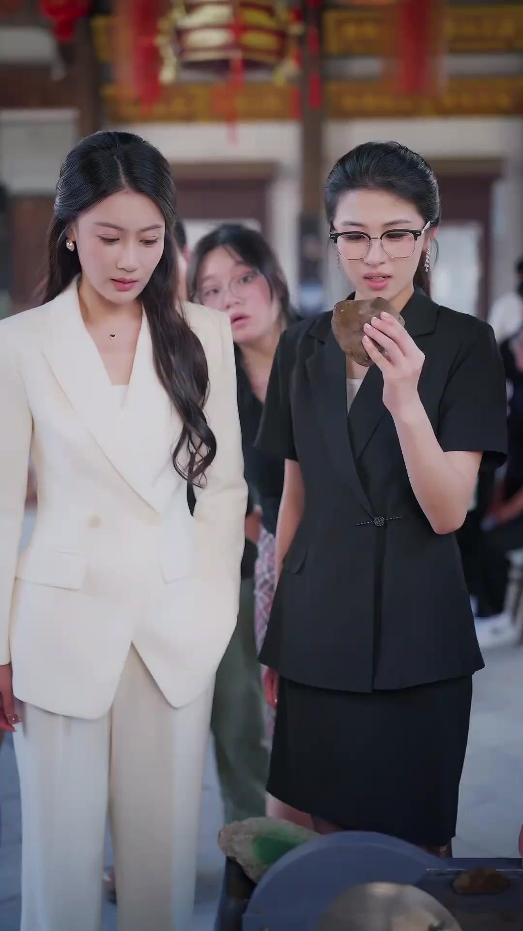 MOB男のスキル覚醒～美女社長のヒモ就任～