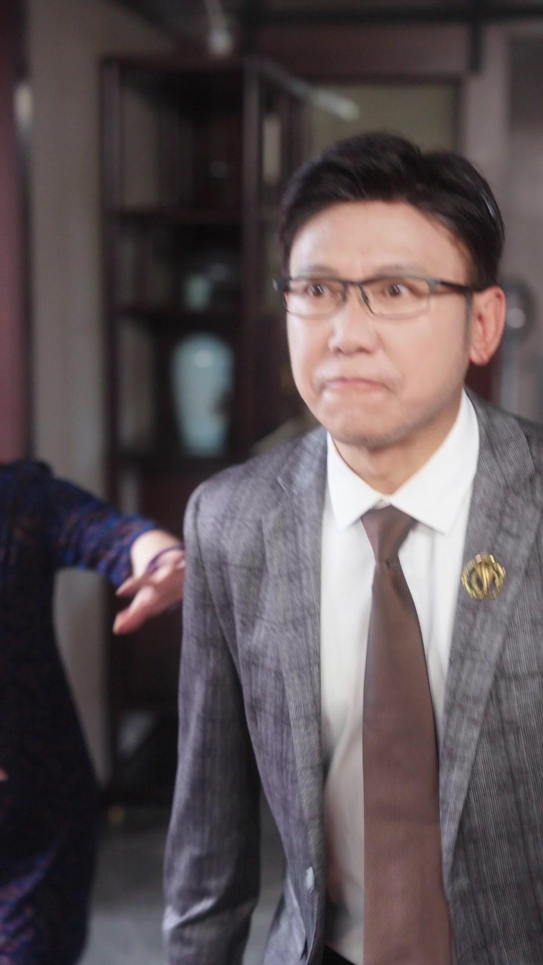  Pengawalku Mencurigakan