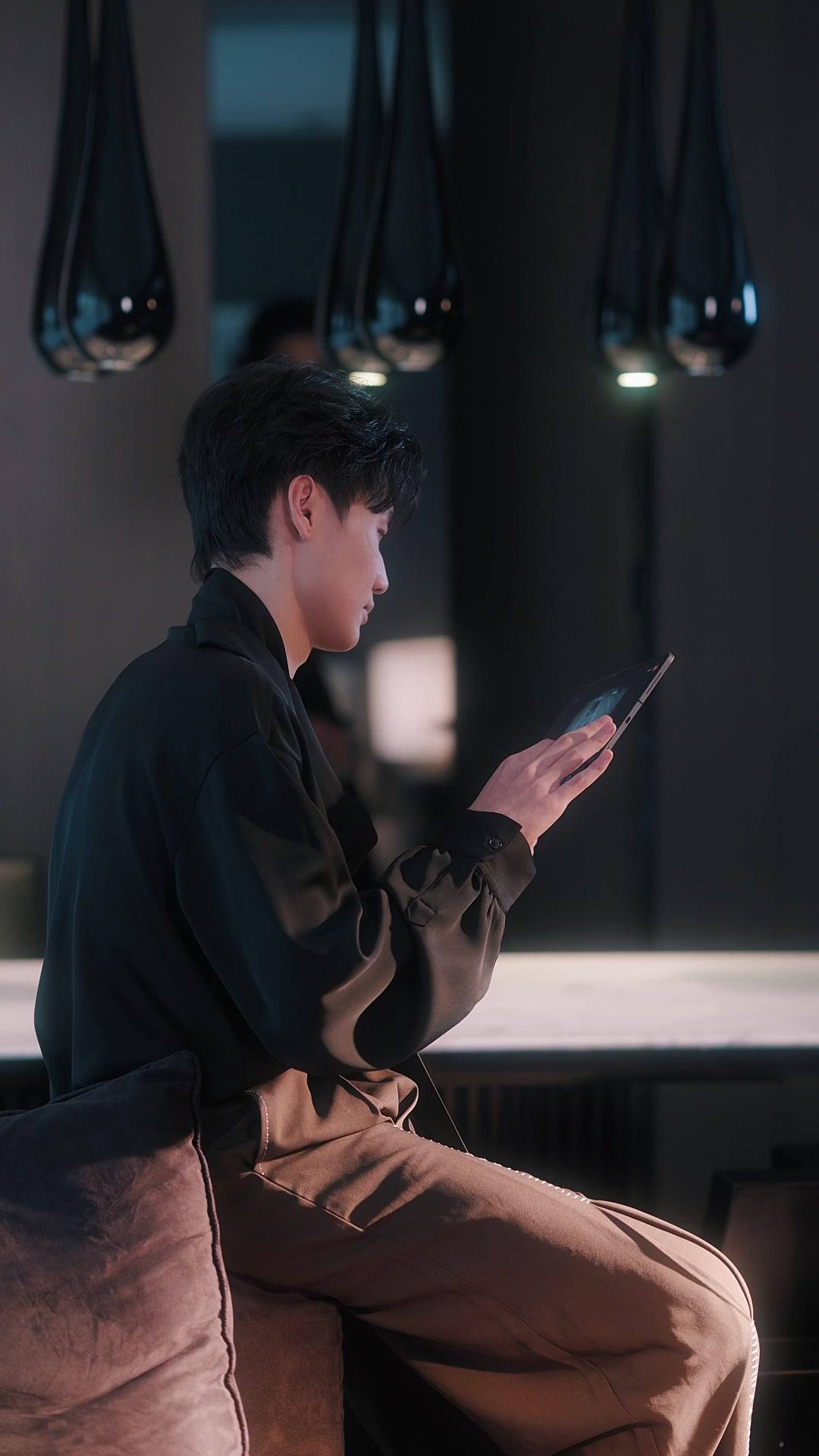 LA FILLE OBÉISSANTE