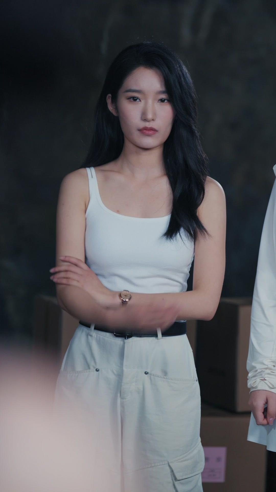 Lari!  Jerung raksasa datang!