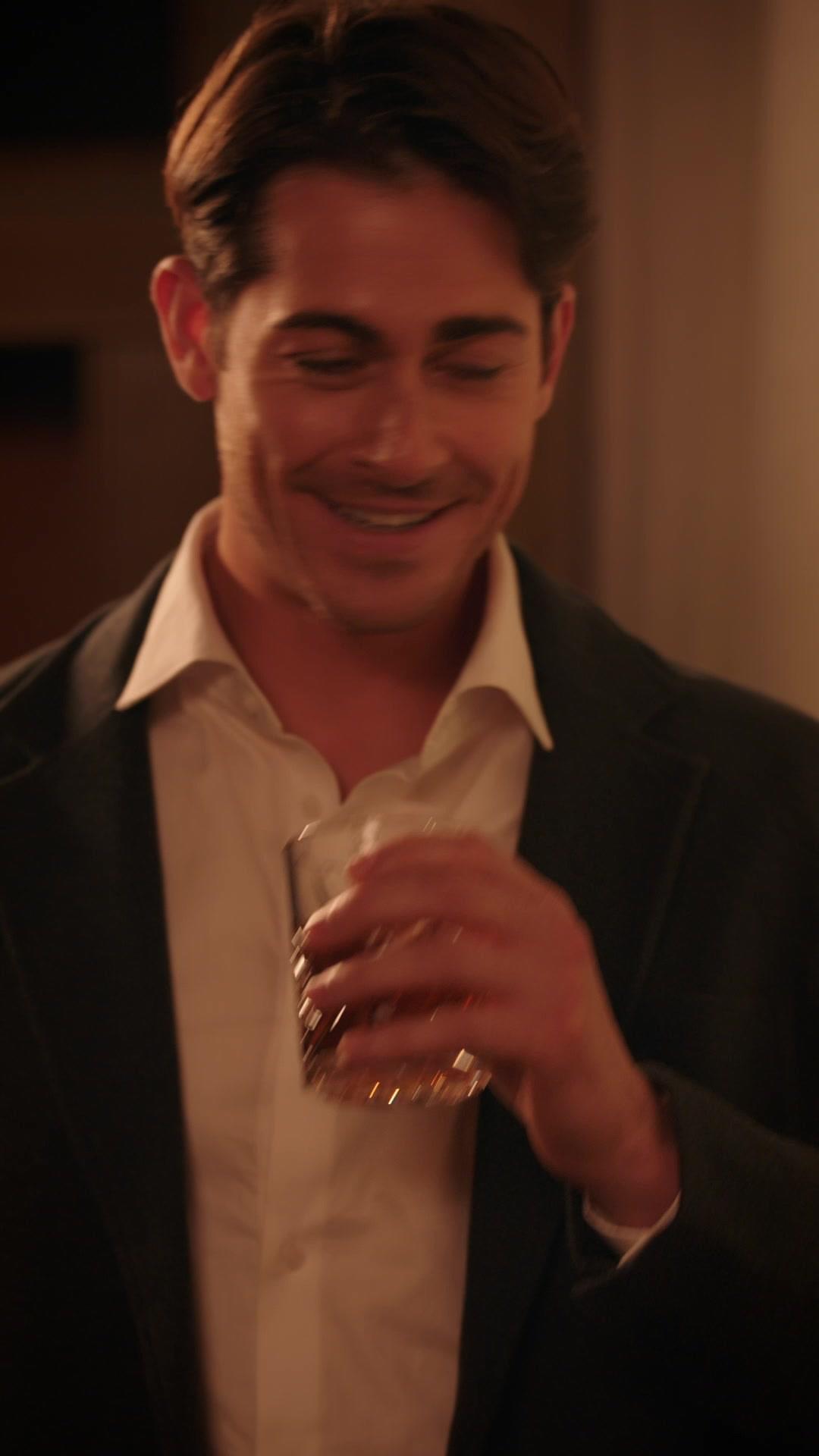 الرئيس التنفيذي الذي رفض 500 امرأة من أجلي 