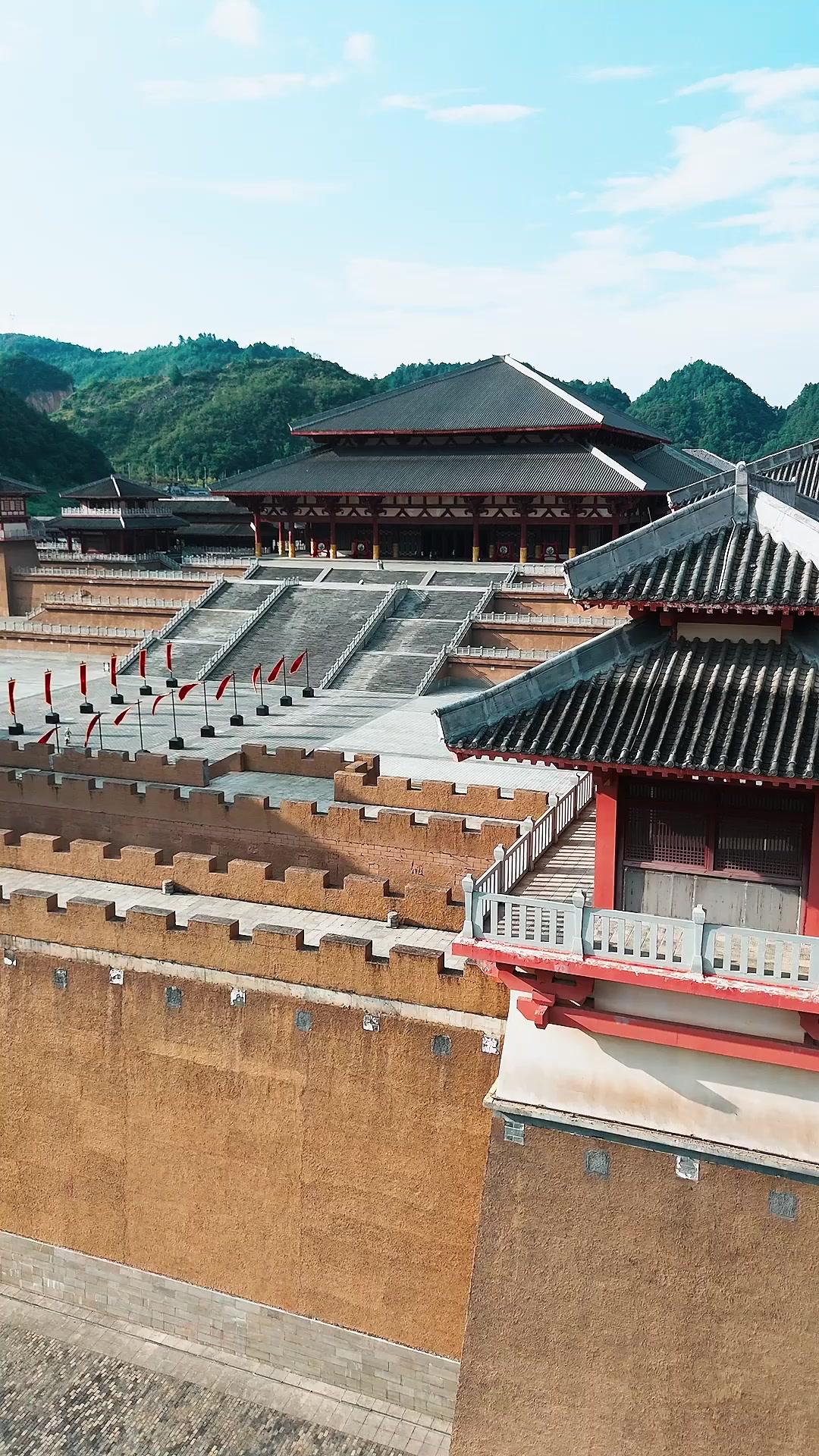 Permaisuri Kabur dengan Anak Kaisar