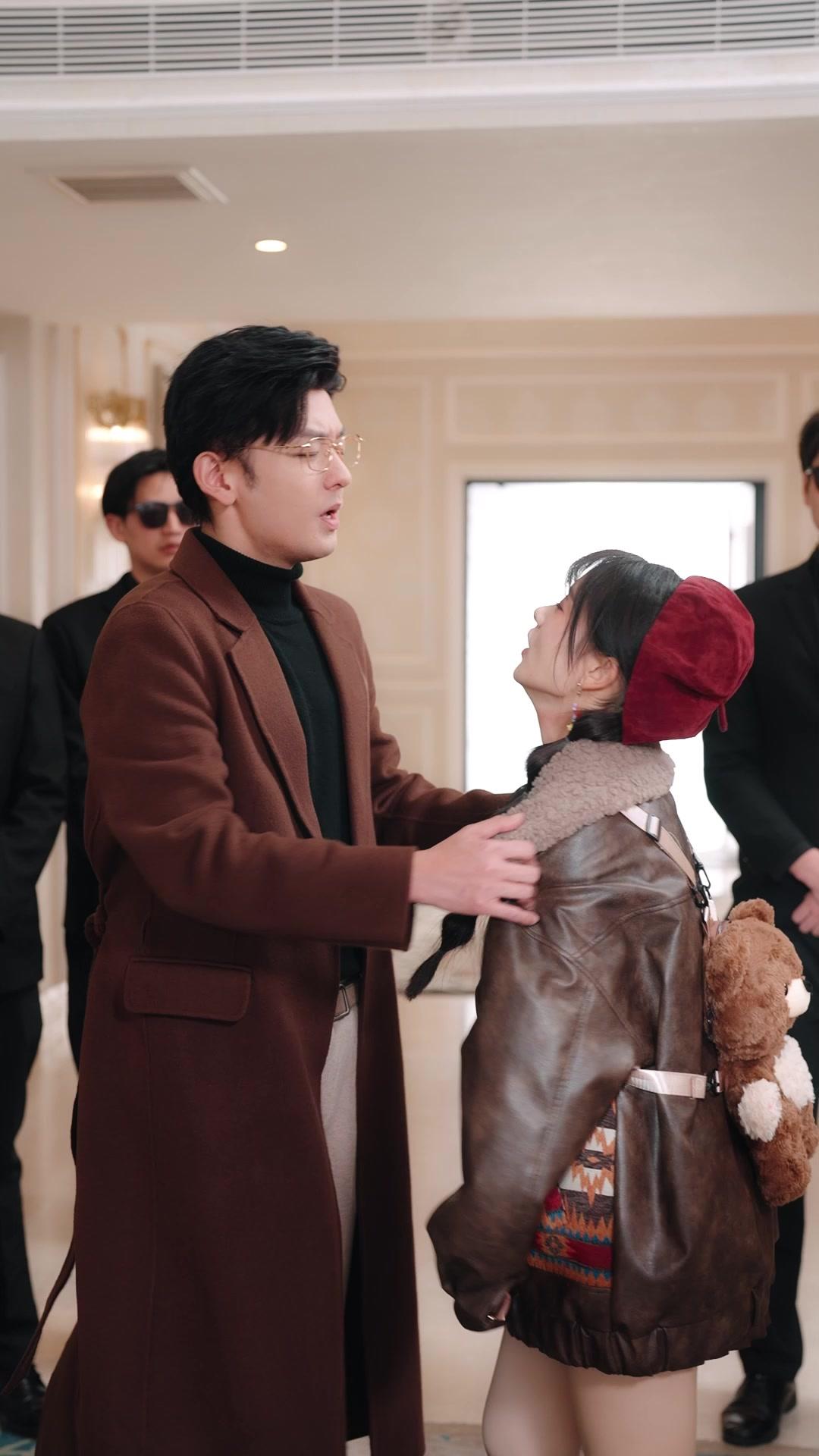 개틀링을 든 신부