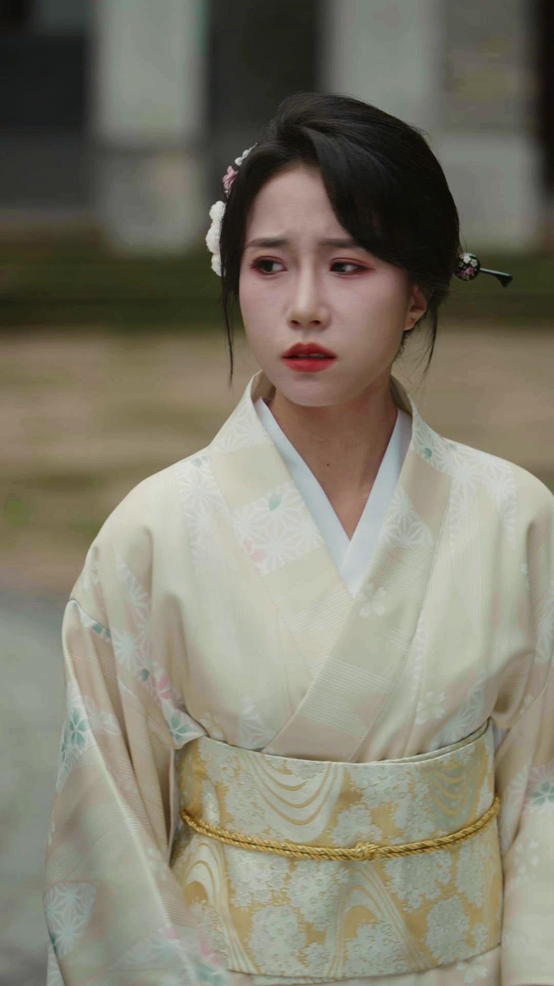 Alzo el filo del Este 