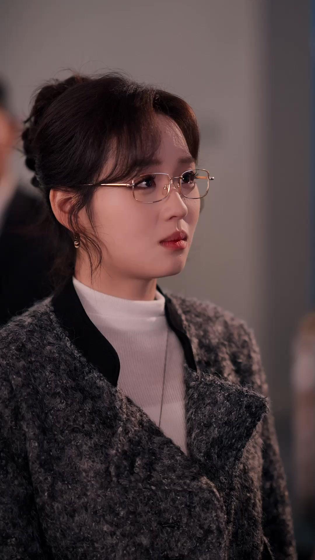 LA CONSEILLÈRE PIQUANTE