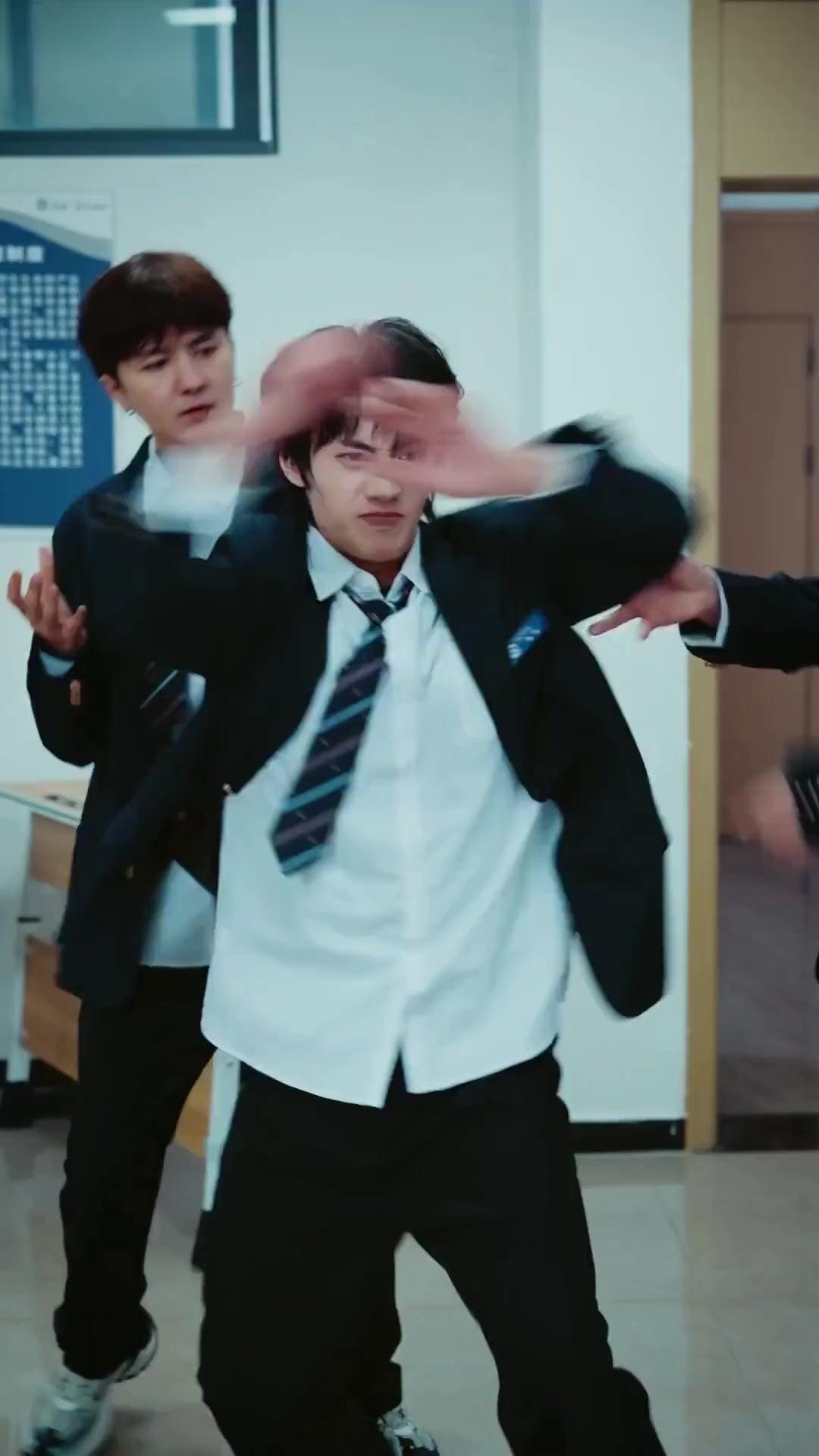 (Dubbed) New Kid? He's a Mafia Heir!