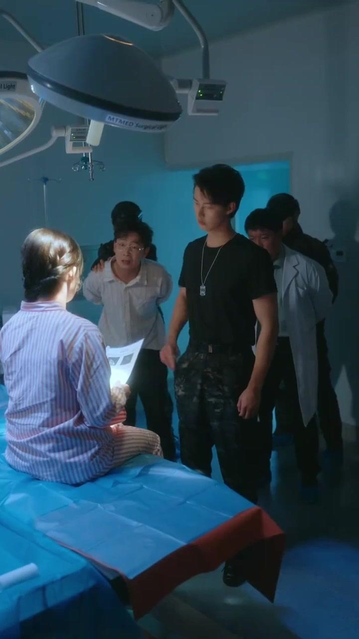 Minha Irmã e Eu Amamos os Irmãos Mercenários