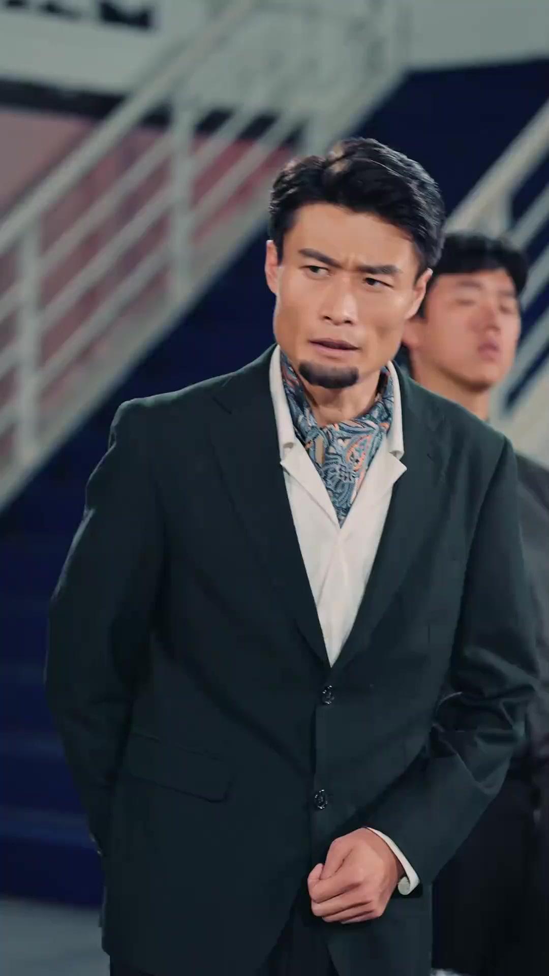 (Dublajlı) Mühürlü Yumruk