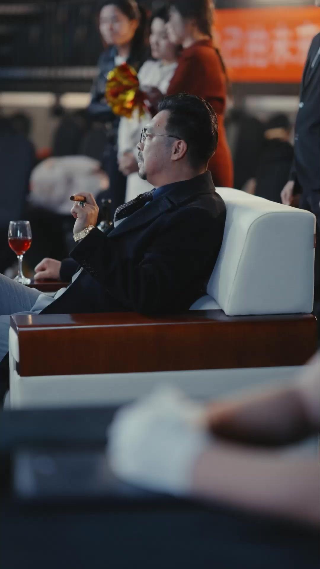 Raja Tinju! Dua Naga di Ring