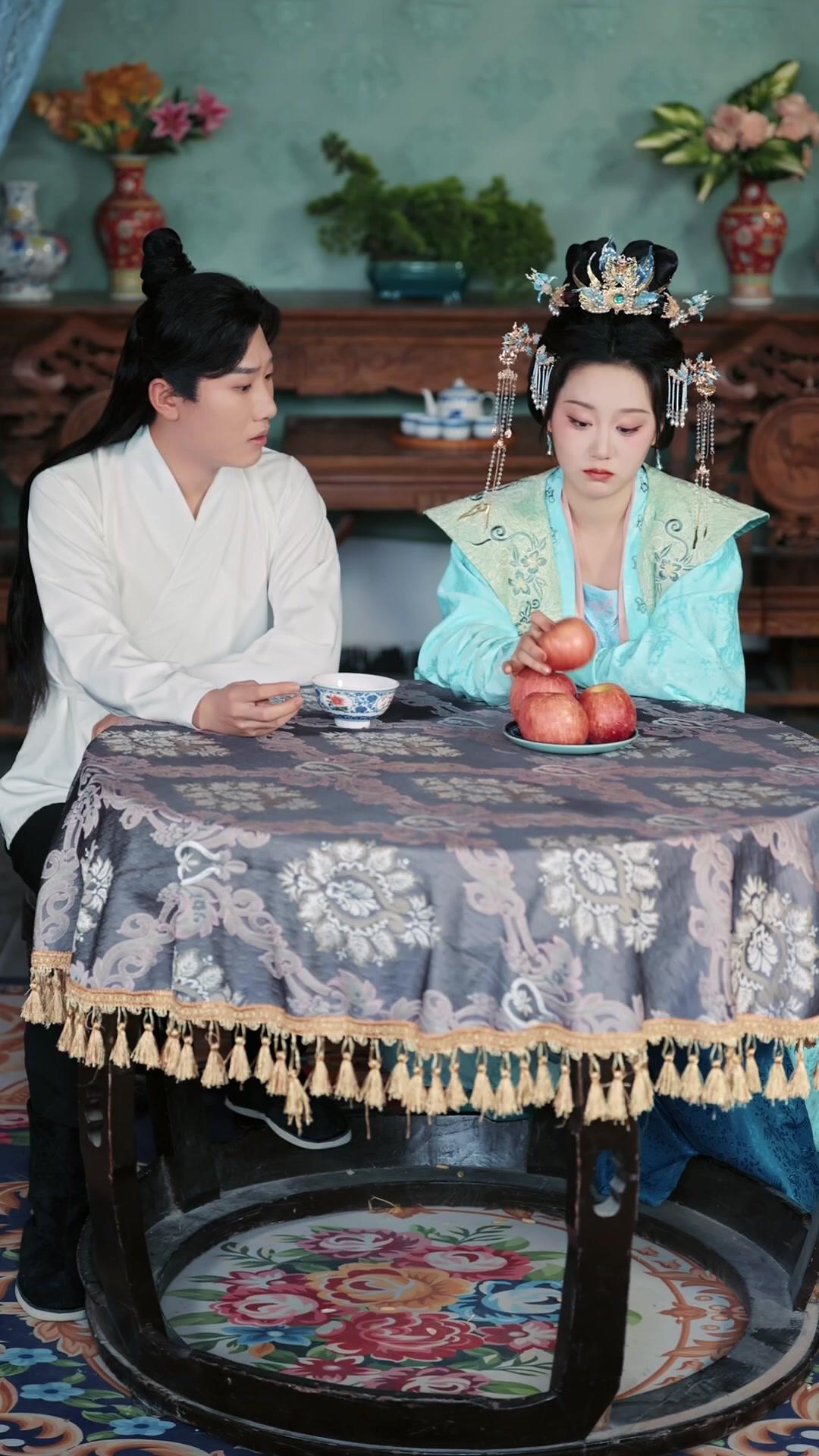  Putri Hoki Bikin Heboh Istana