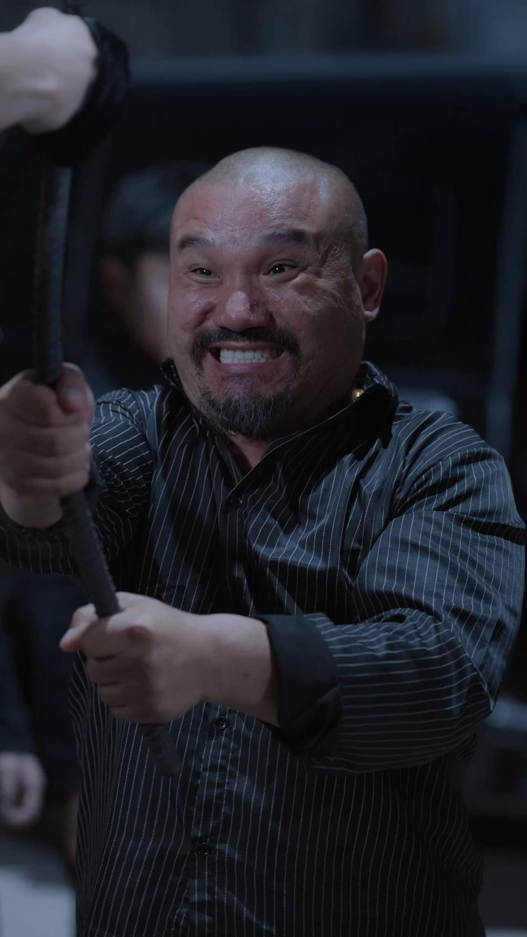 CEO in Danger: Her Guard’s Actually a Legend