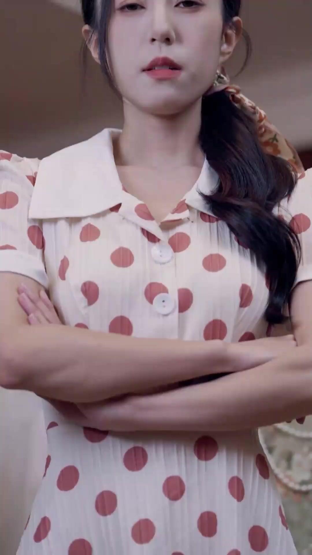 (Doblado) ¡Mi abuela es una niña!