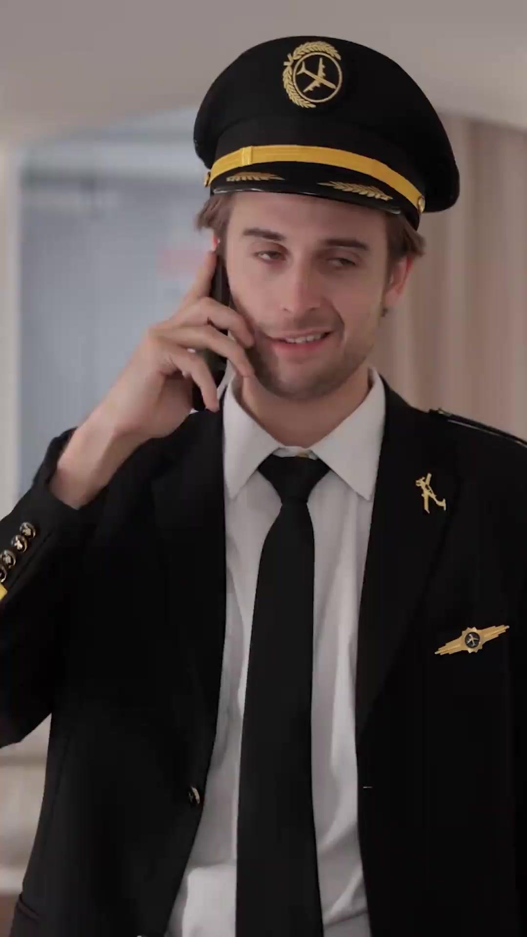 (Doblado) Él no es tu esposo