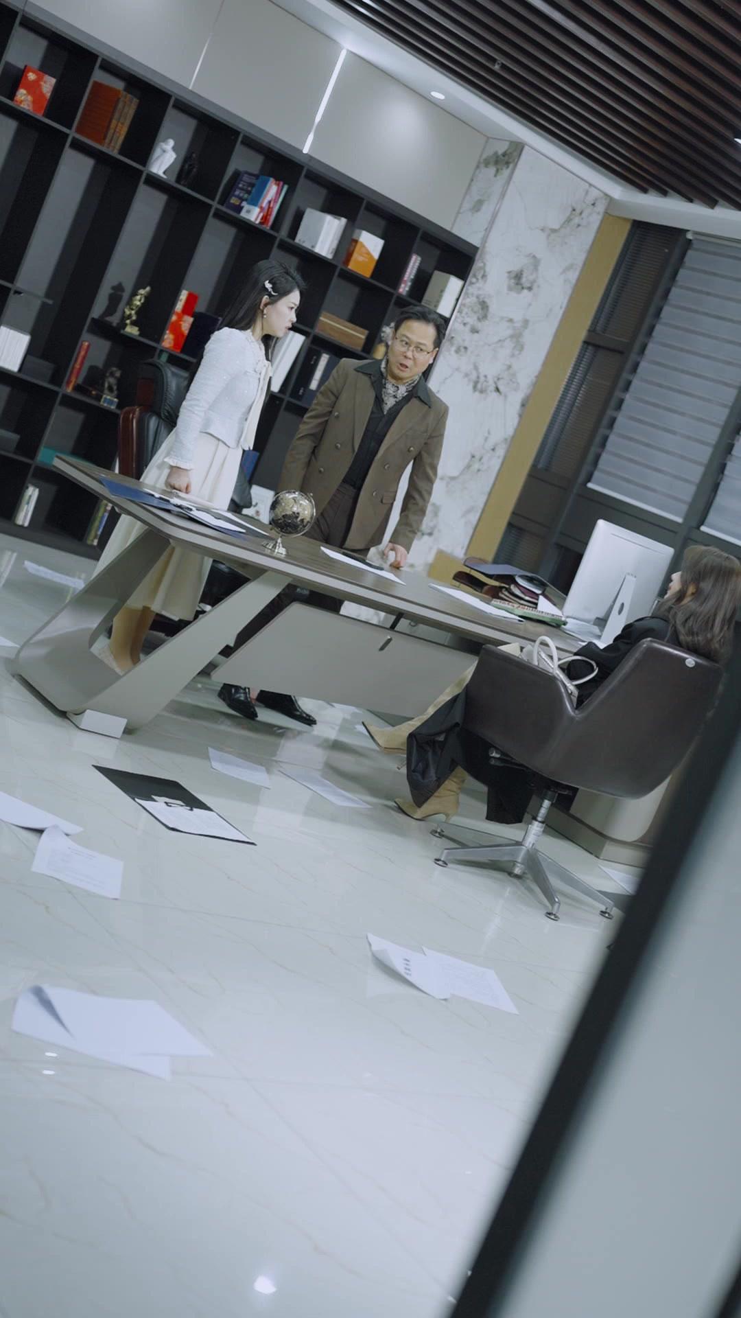 Intrigas bajo la máscara tierna