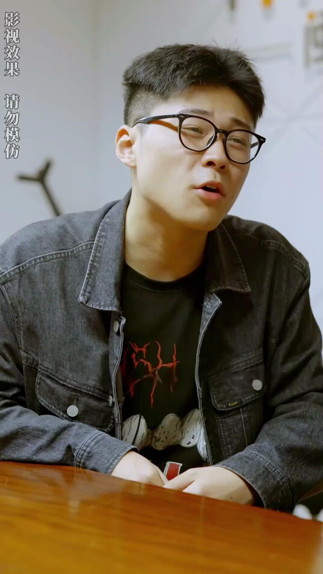 زوجي مدللني بجنون