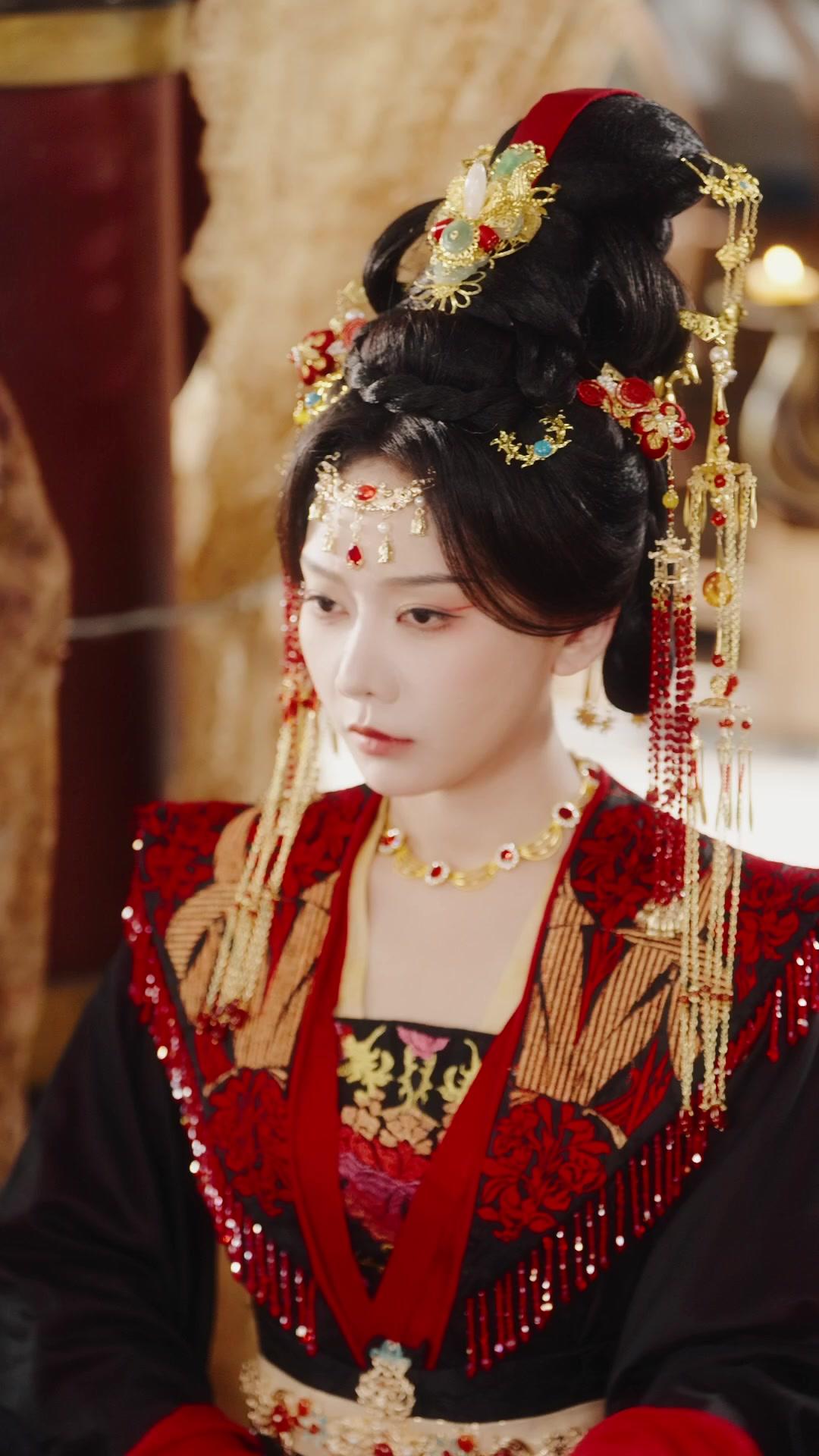 Regina Rinata: Fiamma della Vendetta