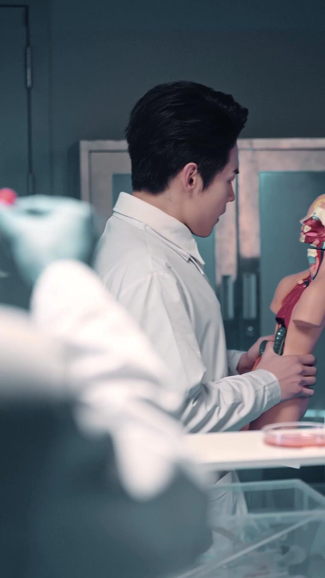 Allein im eisigen Winterblühen