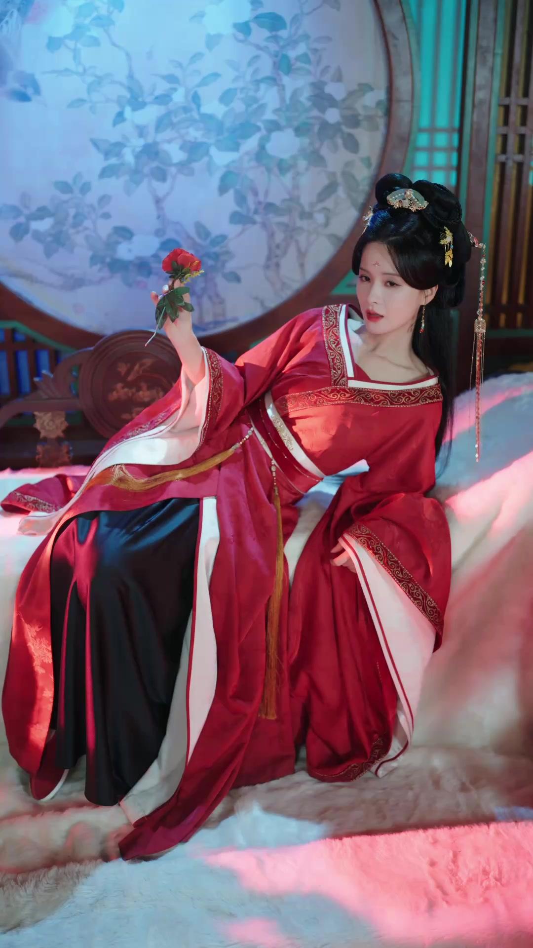 A Different Bride? No, She's a Demon!