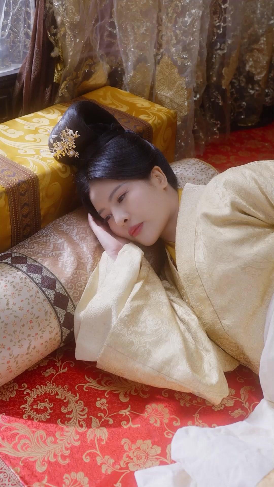 小説世界で目覚めた私 ～モブ侍女の逆襲～