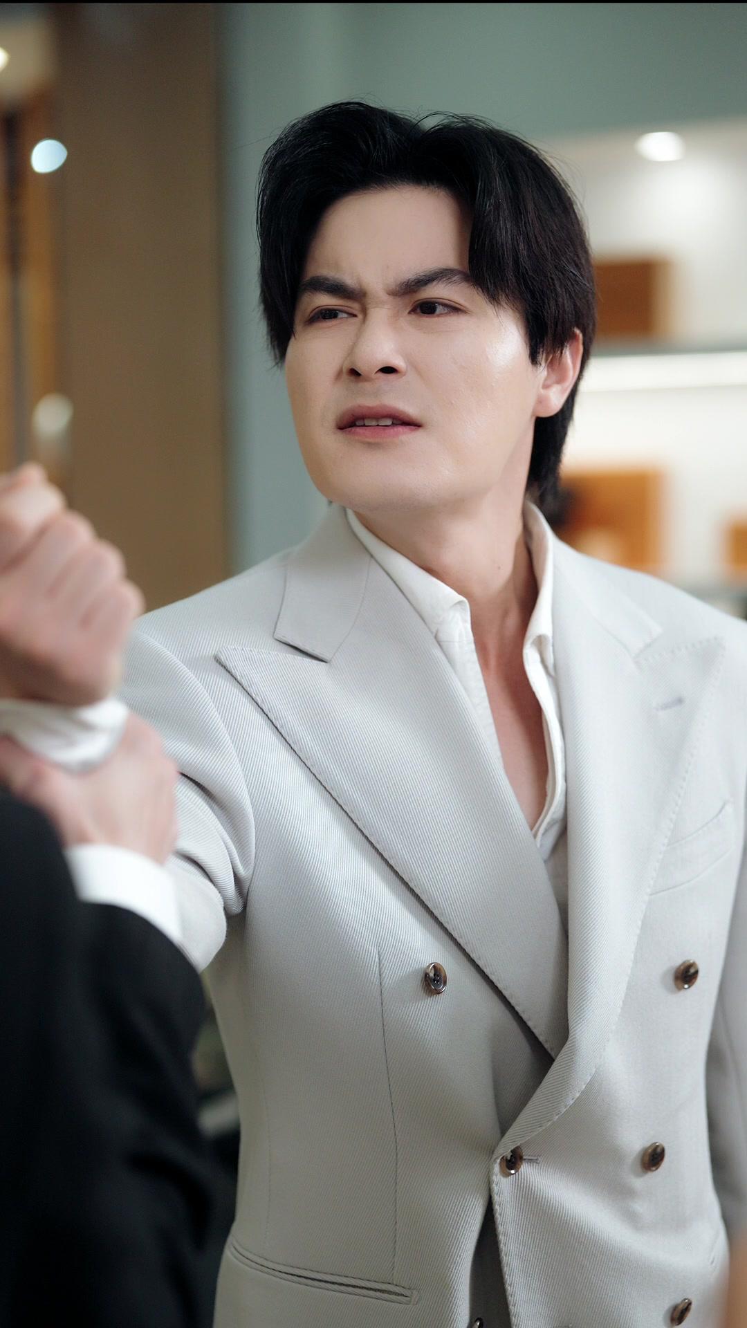 MARI PAR CONTRAT : MI-MILLIARD